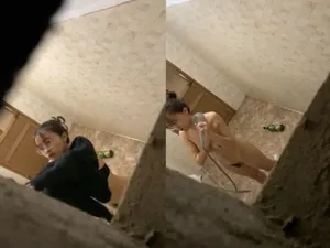 Quay lén nhân tình vú to tắm, khe âm đạo chảy nước ròng ròng